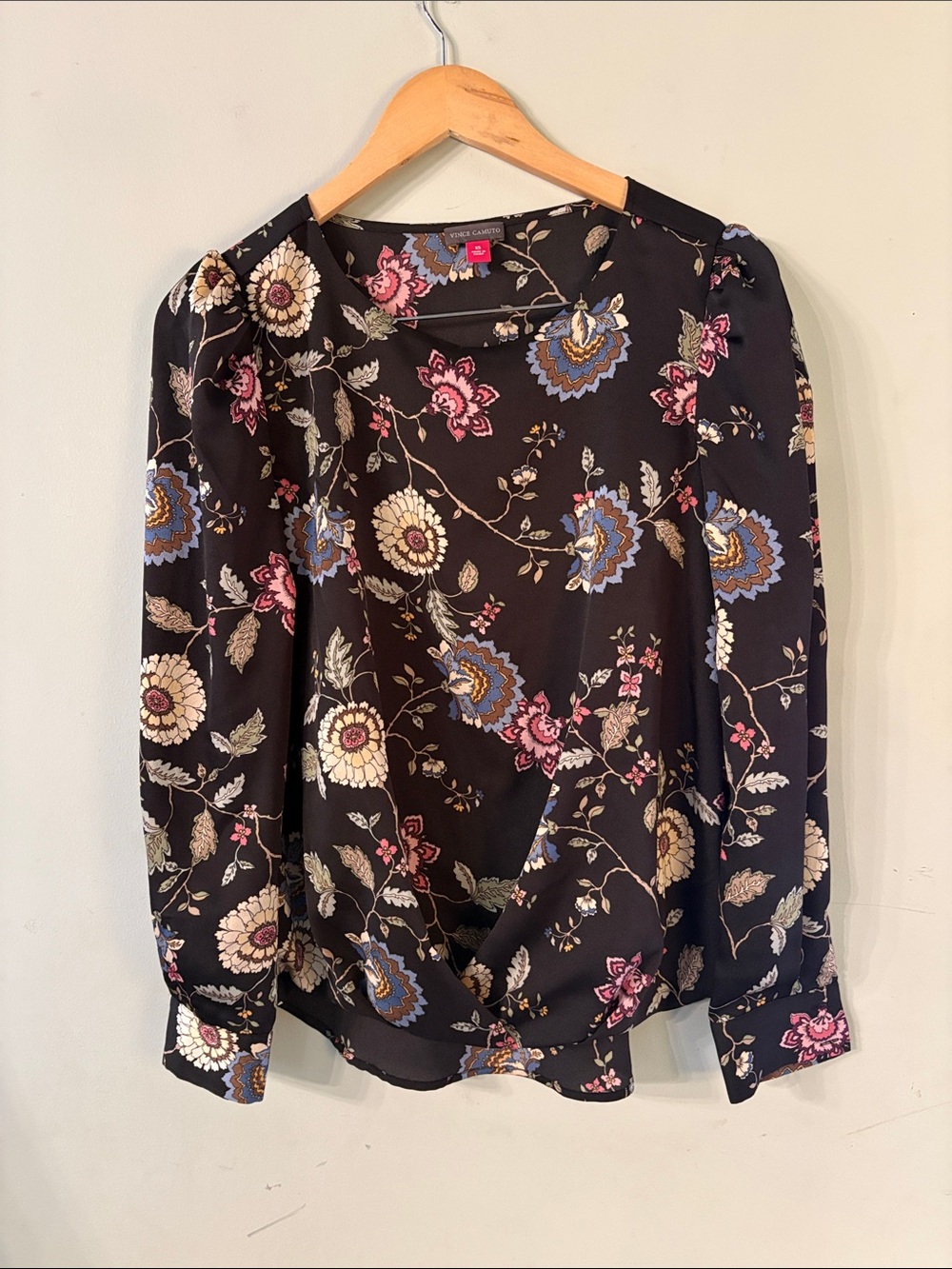 NWT Vince Camuto Floral Top Size XS